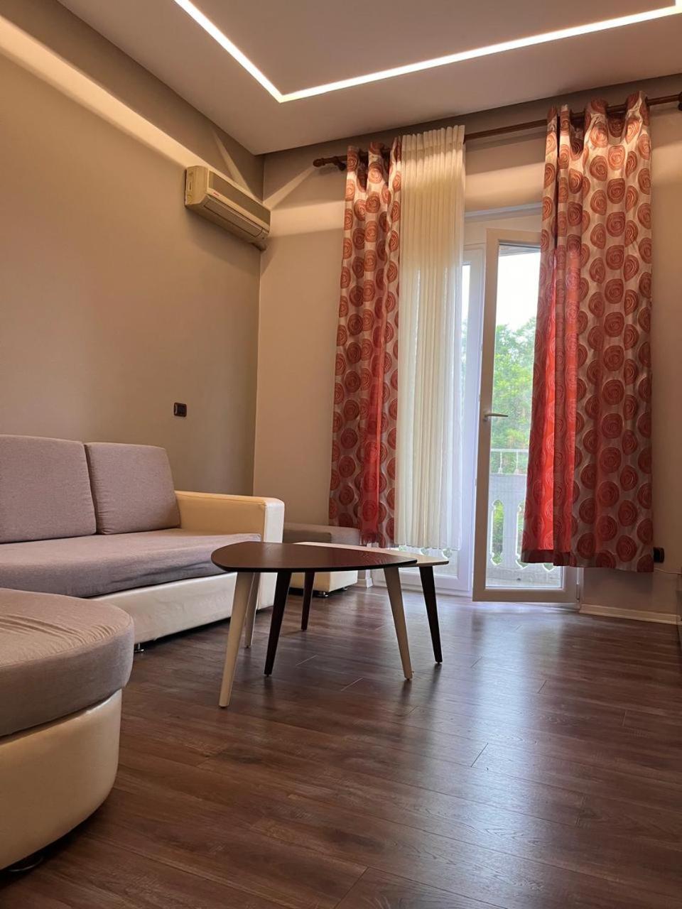 Lukas Apartament Vollga Durrës Buitenkant foto